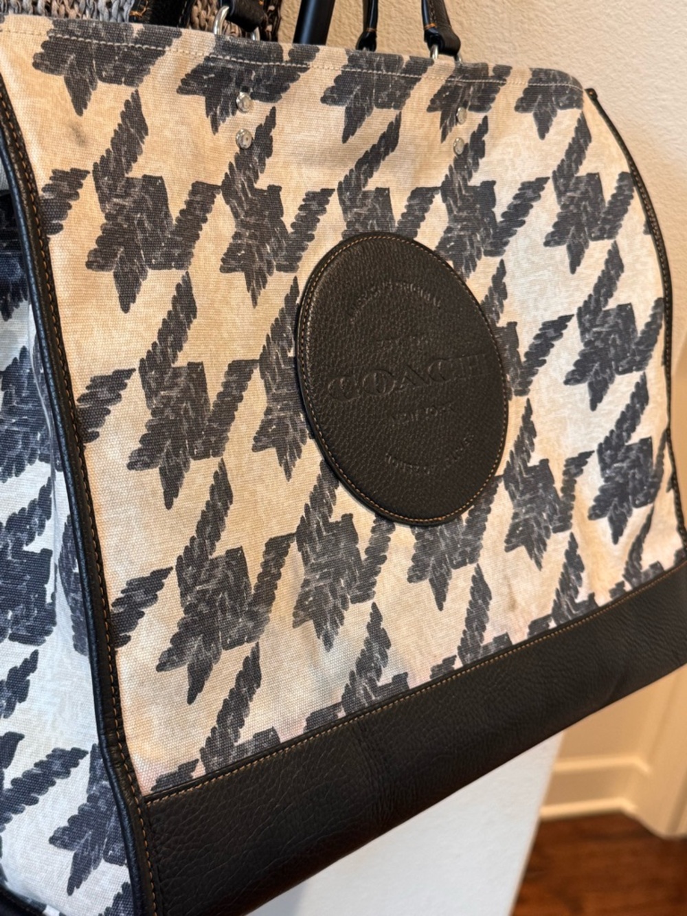 Coach CJ624 Dempsey Tote 40 With Houndstooth Print And Patch in Cream/Black - Picture 6 of 16
